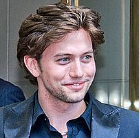 http://margit2.hu/forumba-alairasok/jackson-rathbone.jpg