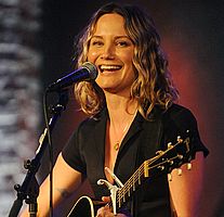http://margit2.hu/forumba-alairasok/jennifer-nettles3.jpg