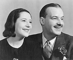 http://margit2.hu/forumba-alairasok/lynn-fontanne-alfred-lunt1941.jpg