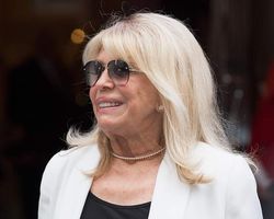http://margit2.hu/forumba-alairasok/nancy-sinatra3.jpg