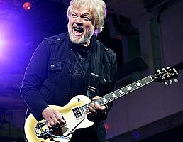 http://margit2.hu/forumba-alairasok/randy-bachman3.jpg