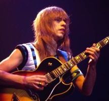 http://margit2.hu/forumba-alairasok/steve-howe.jpg