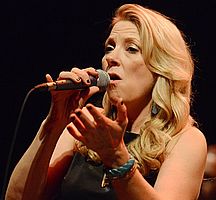 http://margit2.hu/forumba-alairasok/susan-tedeschi2.jpg