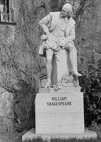 http://margit2.hu/forumba-alairasok/william-shakespeare-emlekmu.jpg