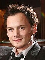 http://margit2.hu/forumba-kepek/anton-yelchin3.jpg