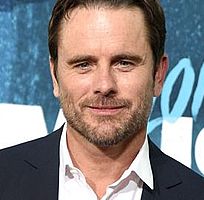 http://margit2.hu/forumba-kepek/charles-esten1.jpg
