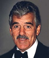 http://margit2.hu/forumba-kepek/dennis-farina2.jpg