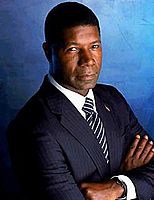 http://margit2.hu/forumba-kepek/dennis-haysbert.jpg