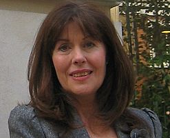 http://margit2.hu/forumba-kepek/elisabeth-sladen2.jpg