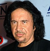 http://margit2.hu/forumba-kepek/gene-simmons3.jpg
