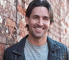 http://margit2.hu/forumba-kepek/jake-owen2.jpg