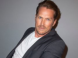 http://margit2.hu/forumba-kepek/jason-lewis3.jpg