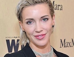 http://margit2.hu/forumba-kepek/katie-cassidy2.jpg