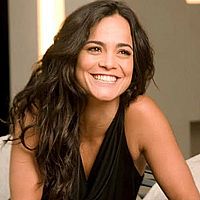 http://margit2.hu/forumba-kepek2/alice-braga.jpg