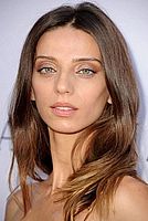http://margit2.hu/forumba-kepek2/angela-sarafyan3.jpg