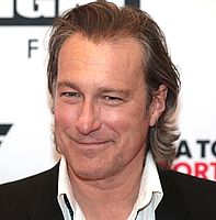 http://margit2.hu/forumba-kepek2/john-corbett3.jpg