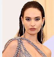 http://margit2.hu/forumba-kepek2/lily-james.jpg