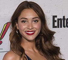 http://margit2.hu/forumba-kepek2/lindsey-morgan.jpg