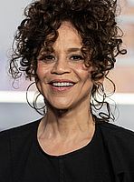 http://margit2.hu/forumba-kepek2/rosie-perez3.jpg