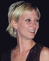 https://margit2.hu/forumba-alairasok/anne-heche.jpg