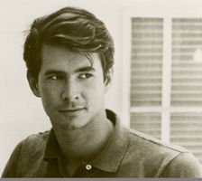 https://margit2.hu/forumba-alairasok/anthony-perkins.jpg