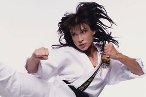 https://margit2.hu/forumba-alairasok/cynthia-rothrock2.jpg