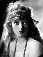 https://margit2.hu/forumba-alairasok/hedda-hopper2.jpg