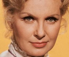 https://margit2.hu/forumba-alairasok/joanne-woodward2.jpg