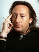 https://margit2.hu/forumba-alairasok/julian-lennon3.jpg