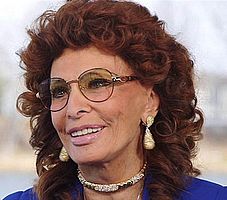 https://margit2.hu/forumba-alairasok/sophia-loren3.jpg