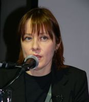 https://margit2.hu/forumba-alairasok/suzanne-vega2.jpg