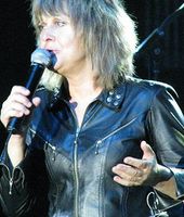 https://margit2.hu/forumba-alairasok/suzi-quatro3.jpg