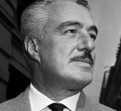 https://margit2.hu/forumba-alairasok/vittorio-de-sica.jpg