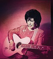 https://margit2.hu/forumba-alairasok/wanda-jackson3.jpg
