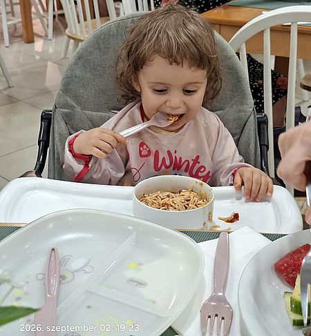 https://margit2.hu/forumba-csaladi-kepek/2026-tol/02-h-eszik-20260902-1823b.jpg