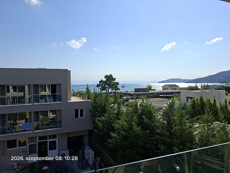https://margit2.hu/forumba-csaladi-kepek/2026-tol/07-korfu-tenger-erkelyrol-20260908-1009.jpg