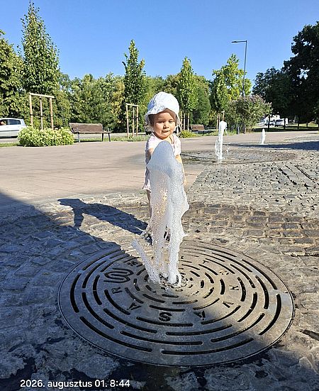https://margit2.hu/forumba-csaladi-kepek/2026-tol/3-h-csobogo4-20260801.jpg