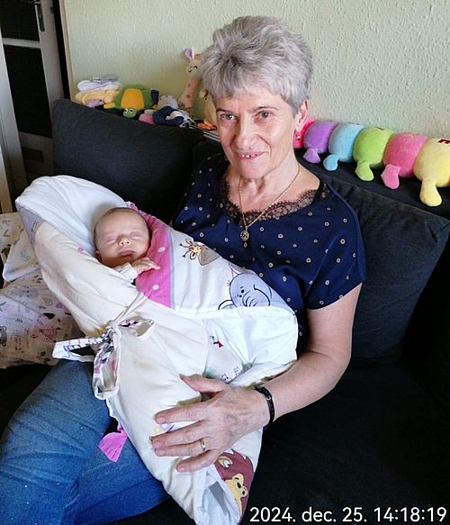 https://margit2.hu/forumba-csaladi-kepek/h-m1-20241225.jpg