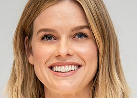 https://margit2.hu/forumba-kepek/alice-eve2.jpg