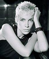 https://margit2.hu/forumba-kepek/annie-lennox.jpg