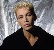 https://margit2.hu/forumba-kepek/annie-lennox2.jpg