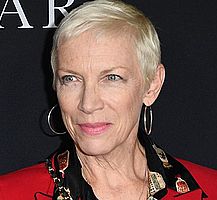 https://margit2.hu/forumba-kepek/annie-lennox3.jpg