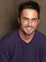 https://margit2.hu/forumba-kepek/desmond-harrington1.jpg