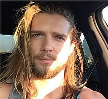 https://margit2.hu/forumba-kepek/drew-van-acker3.jpg