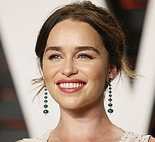 https://margit2.hu/forumba-kepek/emilia-clarke2.jpg