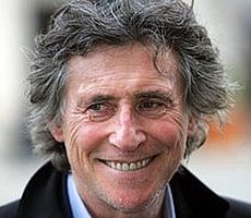 https://margit2.hu/forumba-kepek/gabriel-byrne3.jpg