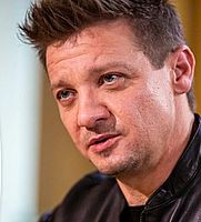 https://margit2.hu/forumba-kepek/jeremy-renner3.jpg