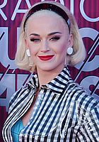 https://margit2.hu/forumba-kepek/katy-perry3.jpg