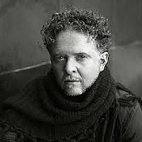 https://margit2.hu/forumba-kepek/michael-hucknall2.jpg