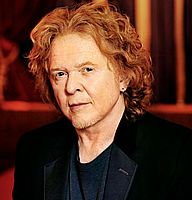 https://margit2.hu/forumba-kepek/michael-hucknall3.jpg